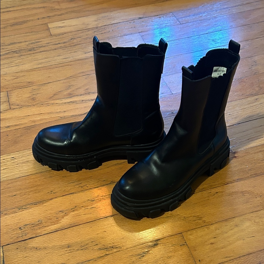 Black Chelsea Lug Boots - Women's Chunky Sole